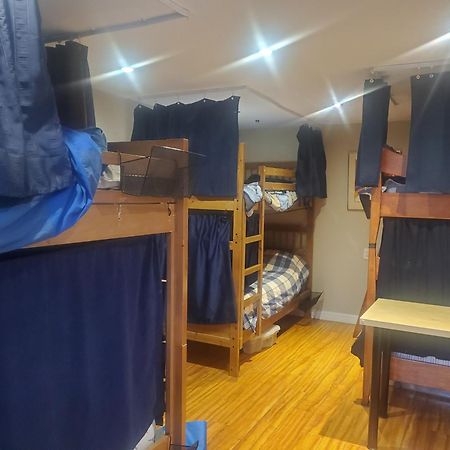 The Calgary Hub Hostel Style Home Екстер'єр фото