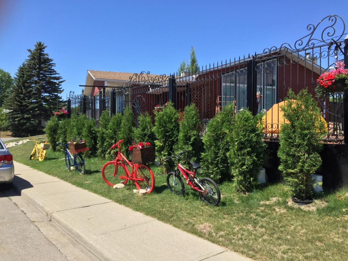 The Calgary Hub Hostel Style Home Екстер'єр фото