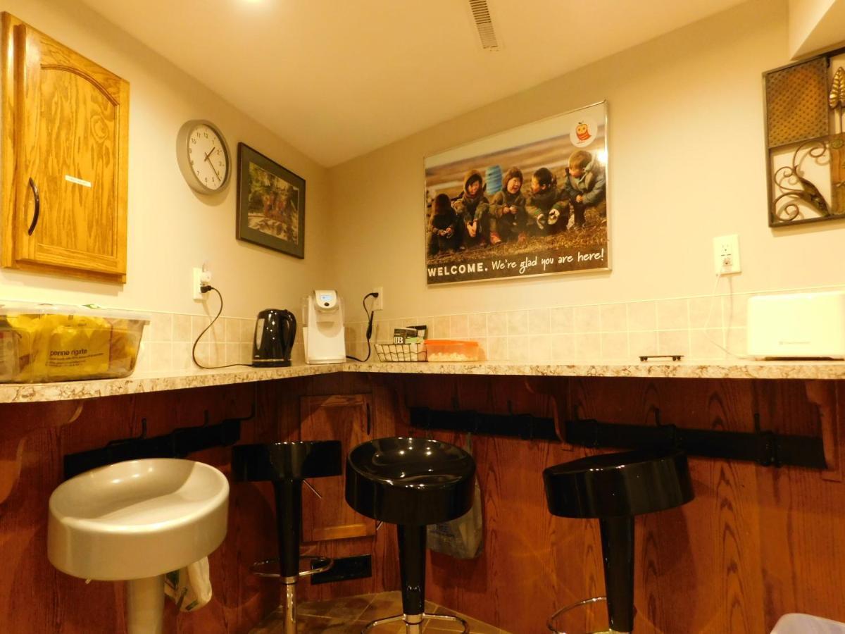 The Calgary Hub Hostel Style Home Екстер'єр фото