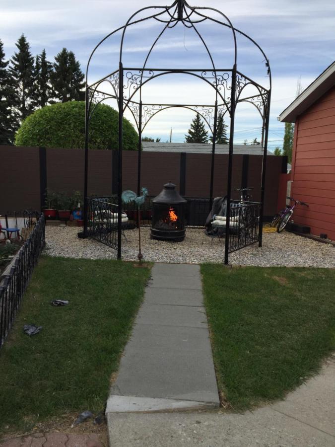 The Calgary Hub Hostel Style Home Екстер'єр фото
