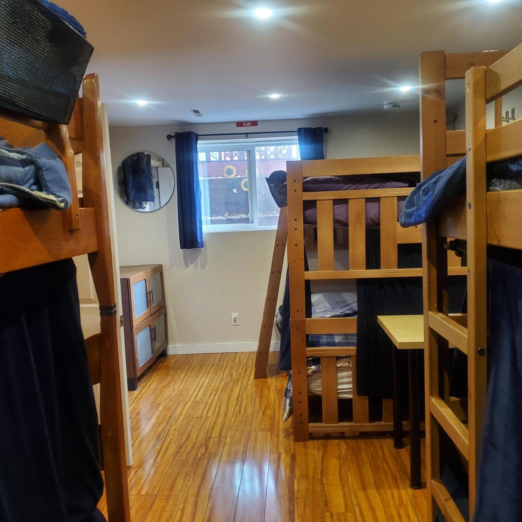 The Calgary Hub Hostel Style Home Екстер'єр фото