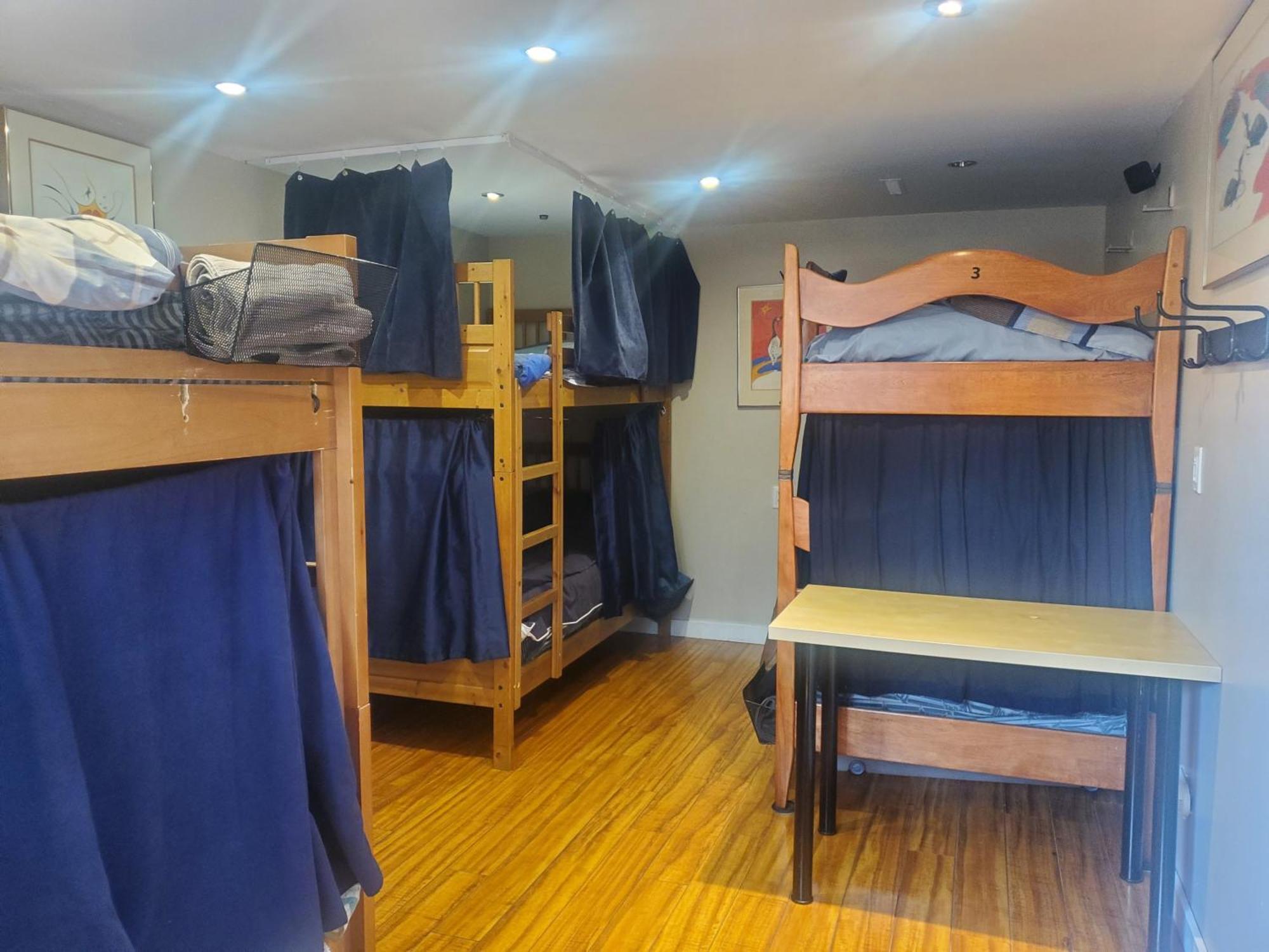 The Calgary Hub Hostel Style Home Екстер'єр фото